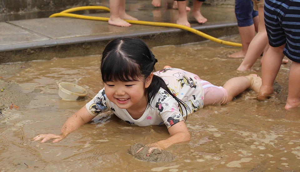 水遊び始まり～泥んこ遊び～